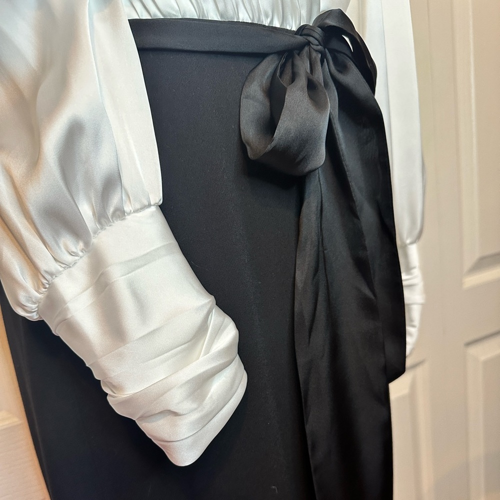 White House Black Market Body Perfecting Mixed-Media Sheath Dress (10) - Picture 6 of 12